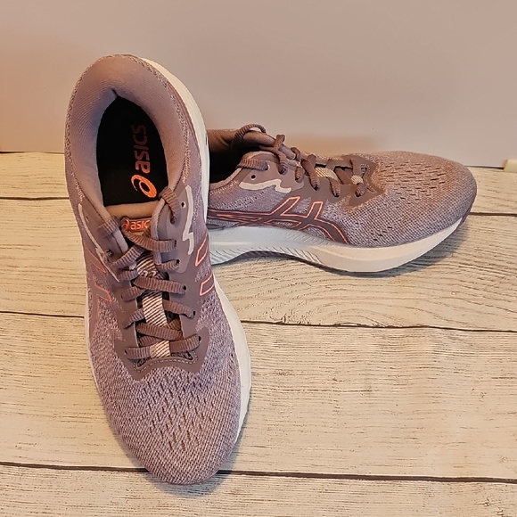 NWOT ASICS Women's GT-1000 11 Running Shoe Size 8 Dusk Violet/Violet Quartz - Picture 1 of 12